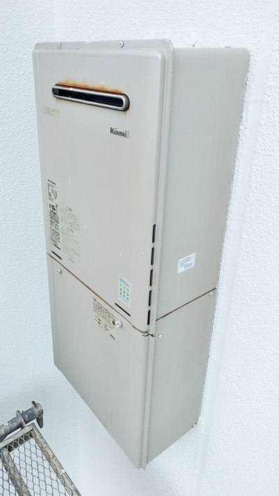 愛知県豊橋市でのRUF-E240ESAWへの交換工事前の状態（豊橋店）